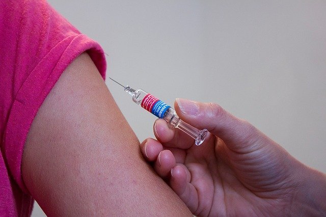 Saint Luke's announces mandatory COVID vaccine and RT-PCR testing